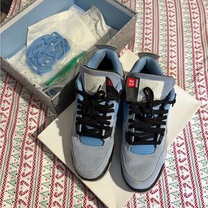 Jordan 4’s UNC size 11